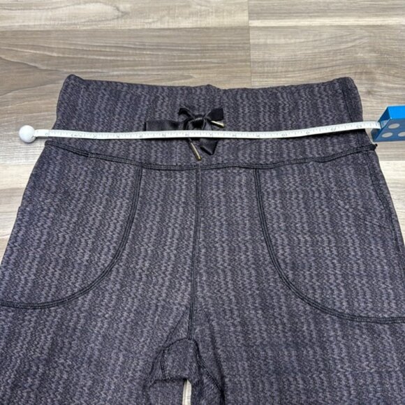 Lululemon Black Leggings with Pinstripe Pattern size 2 - Picture 9 of 10